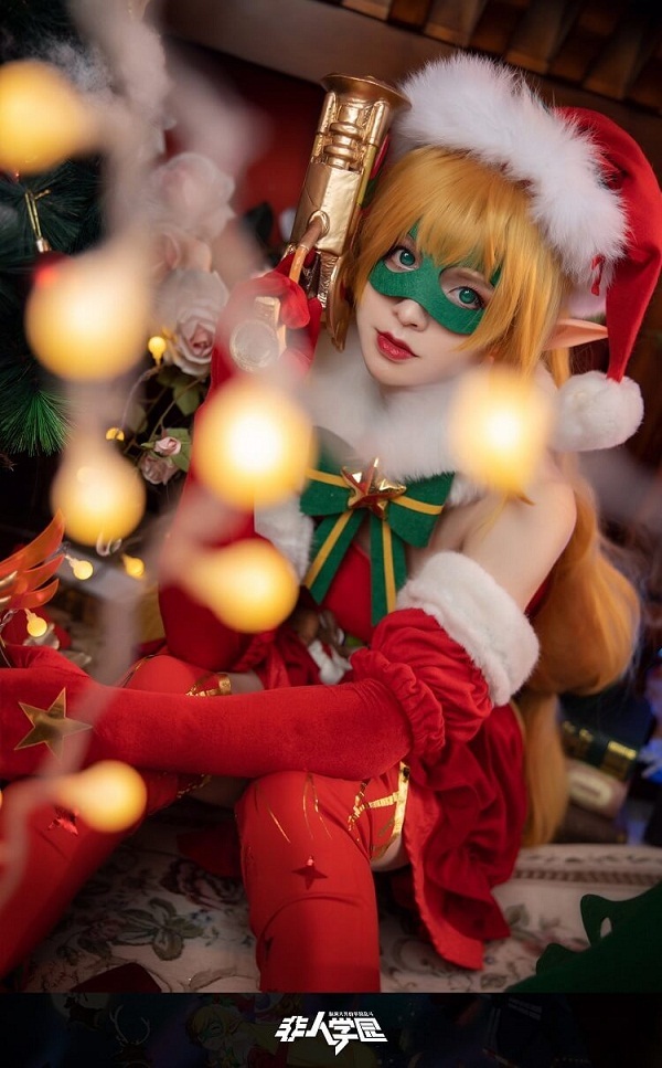女装大佬cos《非人学园》白灵圣诞时装